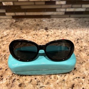 Kate spade O glasses with case included.
